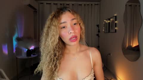 isa_____ online show from January 29, 2025, 2:09 am