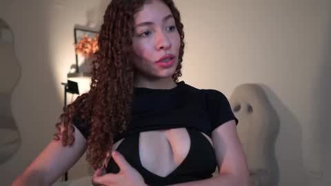 isa_____ online show from February 3, 2026, 12:53 am