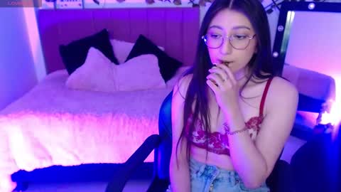 isabela online show from October 10, 2025, 3:44 pm