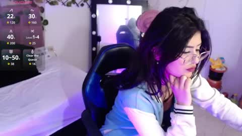 isabela online show from November 8, 2025, 7:56 pm