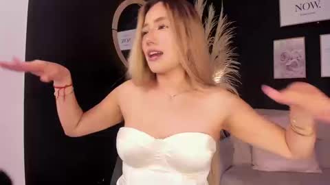 Isa Cortes  online show from March 12, 2026, 2:45 pm