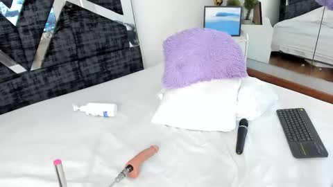 oIssaJonneso online show from March 5, 2026, 2:02 pm