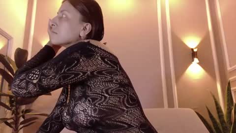 Isabella online show from April 2, 2026, 12:14 pm