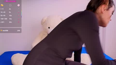 Isabella Laurentt  online show from February 5, 2025, 8:57 pm