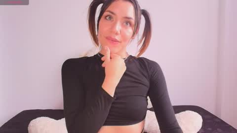 Isabella Laurentt  online show from February 13, 2025, 9:06 pm