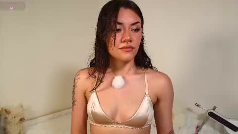 Snapshot of isa_laurentt chatting on June 25, 2026, 12:43 am Isabella Laurentt online show from June 25, 2026, 12:43 am