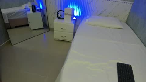 Snapshot of isa_little4u chatting on June 28, 2026, 10:21 am online show from June 28, 2026, 10:21 am