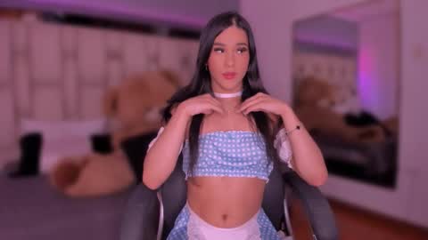 Isa  online show from November 29, 2025, 9:51 pm