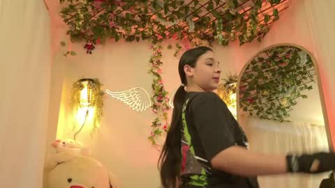 Isabella        online show from April 14, 2026, 4:35 pm