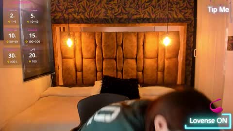 Snapshot of isa_thompson__ chatting on October 21, 2025, 11:55 am I S A online show from October 21, 2025, 11:55 am