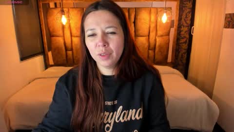 Snapshot of isa_thompson__ chatting on November 28, 2025, 11:57 am I S A online show from November 28, 2025, 11:57 am