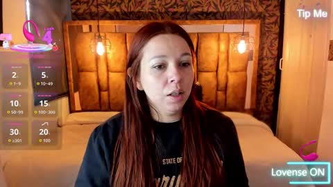 Snapshot of isa_thompson__ chatting on December 18, 2025, 12:11 pm I S A online show from December 18, 2025, 12:11 pm