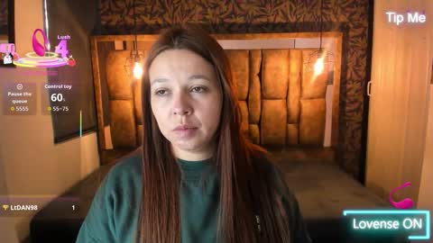 Snapshot of isa_thompson__ chatting on January 8, 2026, 11:56 am I S A online show from January 8, 2026, 11:56 am