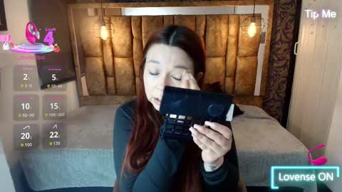 Snapshot of isa_thompson__ chatting on February 1, 2026, 11:42 am I S A online show from February 1, 2026, 11:42 am