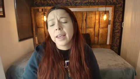 Snapshot of isa_thompson__ chatting on February 3, 2026, 12:10 pm I S A online show from February 3, 2026, 12:10 pm