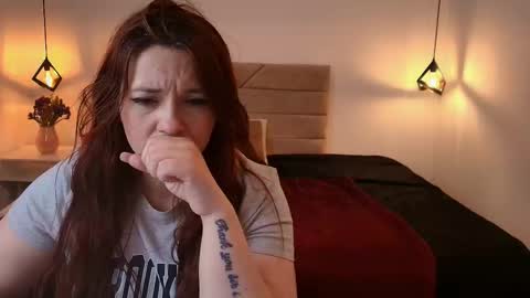 Snapshot of isa_thompson__ chatting on February 4, 2026, 11:42 pm I S A online show from February 4, 2026, 11:42 pm