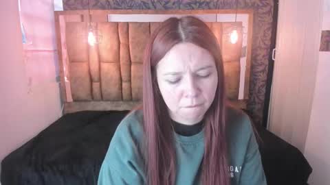 Snapshot of isa_thompson__ chatting on February 16, 2026, 12:01 pm I S A online show from February 16, 2026, 12:01 pm