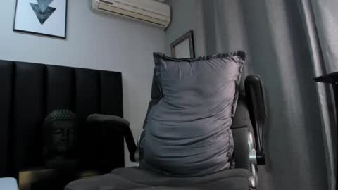 Snapshot of isaac_cryston chatting on March 7, 2025, 11:49 pm isaac_cryston online show from March 7, 2025, 11:49 pm