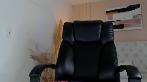 isaac_cryston online show from January 6, 2026, 8:01 pm