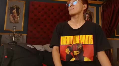 isaac_grimm online show from December 18, 2025, 3:01 am