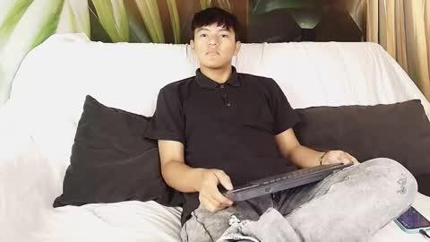 isaac_grimm online show from January 19, 2026, 3:32 am