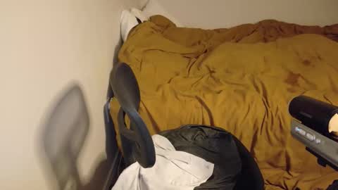 Snapshot of isaac_sheffield chatting on December 21, 2025, 8:38 pm isaac online show from December 21, 2025, 8:38 pm