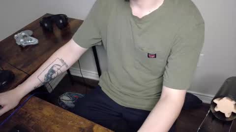 Snapshot of isaac_sheffield chatting on April 2, 2026, 10:35 am isaac online show from April 2, 2026, 10:35 am