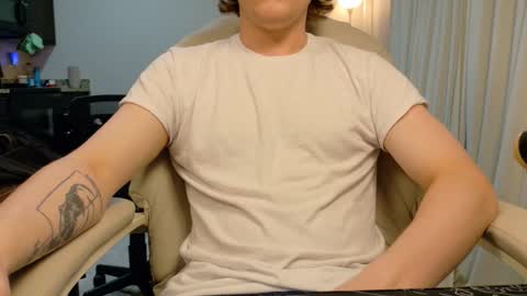 Snapshot of isaac_sheffield chatting on May 22, 2026, 5:47 am isaac online show from May 22, 2026, 5:47 am