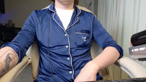 Snapshot of isaac_sheffield chatting on May 23, 2026, 2:54 pm isaac online show from May 23, 2026, 2:54 pm