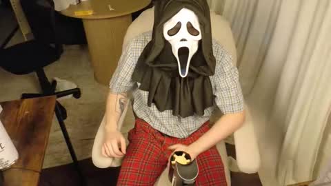 Snapshot of isaac_sheffield chatting on May 31, 2026, 1:36 am isaac online show from May 31, 2026, 1:36 am