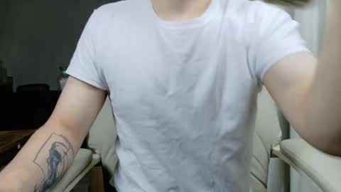 Snapshot of isaac_sheffield chatting on June 8, 2026, 5:52 am isaac online show from June 8, 2026, 5:52 am
