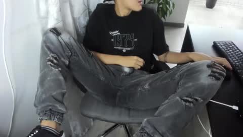 Isaac online show from October 4, 2025, 2:31 am