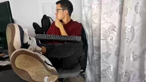 Isaac online show from October 31, 2025, 4:24 am