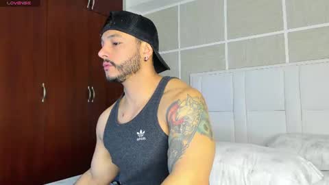 Snapshot of isaacs11 chatting on July 19, 2026, 12:31 pm Isaac Surez online show from July 19, 2026, 12:31 pm