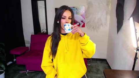 isabel online show from November 27, 2025, 11:51 pm