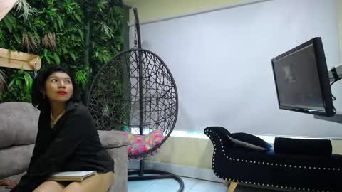 isabel_luxx online show from April 11, 2026, 8:13 pm