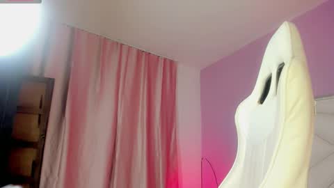 I S A B E L A ISA  online show from October 12, 2025, 4:11 am