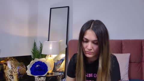 Snapshot of isabelasasha chatting on March 7, 2025, 9:07 am Isa online show from March 7, 2025, 9:07 am