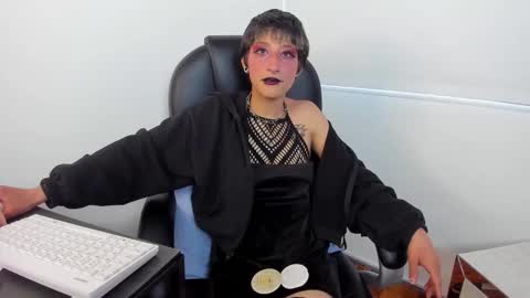 Isabel Cortez online show from September 11, 2025, 10:43 pm