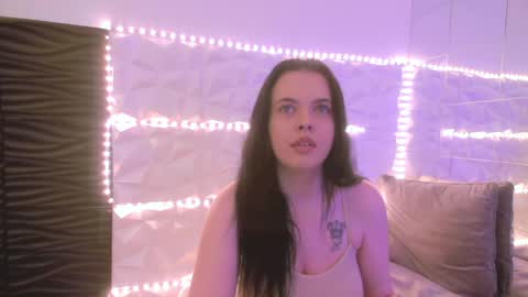 Isabelle online show from May 12, 2026, 4:20 am