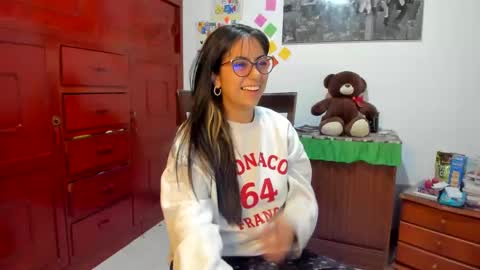 Isabella22 1 online show from January 15, 2025, 2:38 am