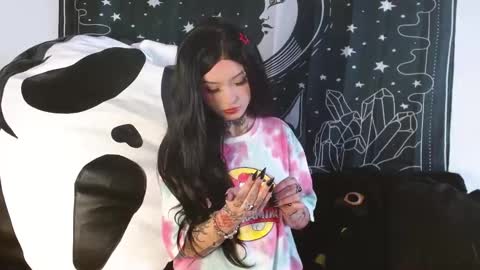    online show from October 20, 2025, 9:26 pm