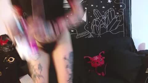    online show from October 30, 2025, 10:10 pm