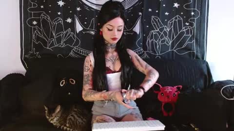    online show from October 31, 2025, 9:38 pm