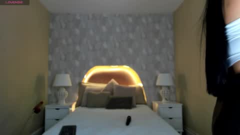 Snapshot of isabella__milf chatting on March 1, 2026, 12:18 pm isabella__milf online show from March 1, 2026, 12:18 pm