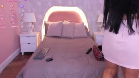 isabella__milf online show from May 14, 2026, 7:09 pm