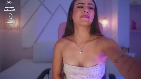 Isa  online show from February 5, 2025, 10:12 pm