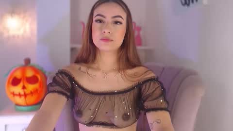 Isa  online show from October 24, 2025, 3:08 pm