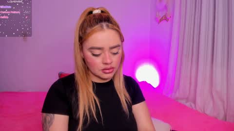 Snapshot of isabella_arias1 chatting on January 6, 2025, 5:52 am Isabella Arias online show from January 6, 2025, 5:52 am