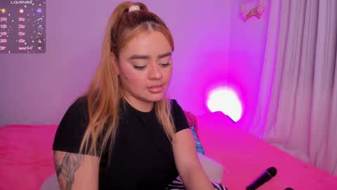 Snapshot of isabella_arias1 chatting on January 6, 2025, 8:57 am Isabella Arias online show from January 6, 2025, 8:57 am